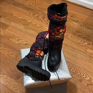 Dirty Laundry Floral Snowboots